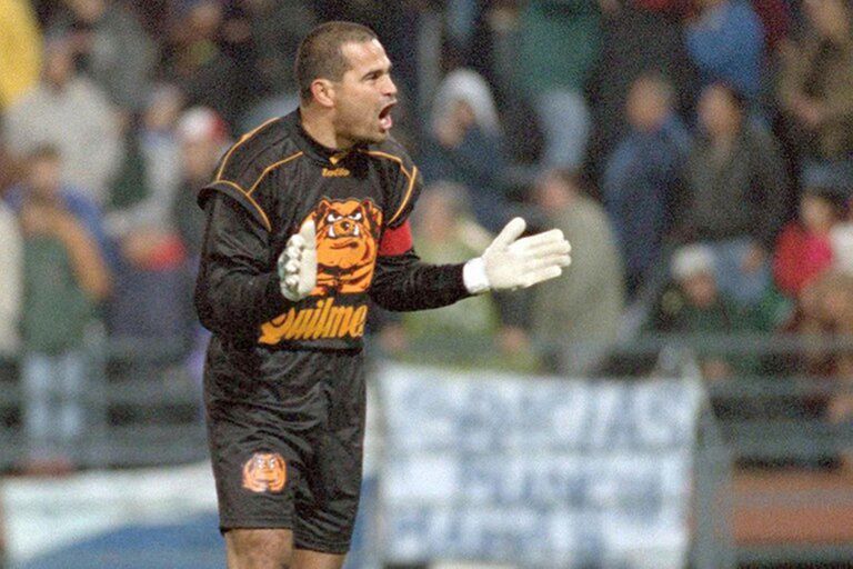 Chilavert a favor de Martínez: "El prestigio no se gana abrazándose con los rivales"