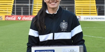 En la Liga Femenina Paraguaya el premio a la figura del partido... ¡son ollas!