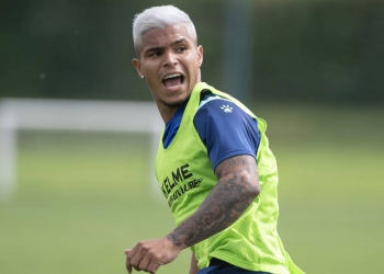 Juan Camilo 'Cucho' Hernández tendrá su primera experiencia en la Premier League