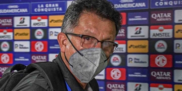 Juan Carlos Osorio muy enojado por la decisión de no poder inscribir sus jugadores