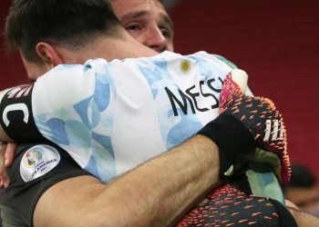 Lionel Messi para Dibu Martínez: "Sin palabras, te lo mereces BESTIA"