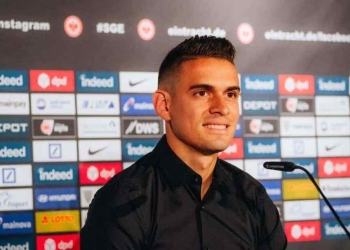 Rafael Santos Borré tras su llegada a Frankfurt Vengo a dejar mi nombre