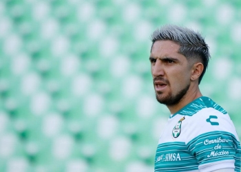 Santos Laguna ha confirmado la renovación del mediocampista chileno Diego Valdés