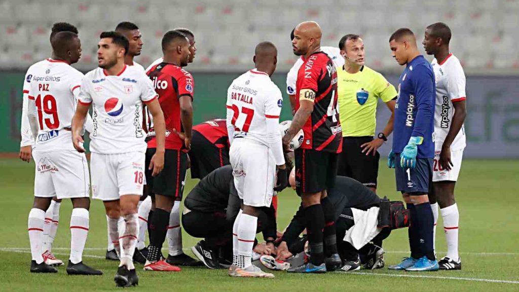 Se complicó más el América Kevin Andrade expulsado en Brasil