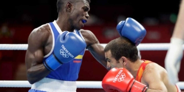 Yuberjen Martínez pasó a cuartos de final en el peso mosca