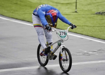Carlos Ramírez se sube al podio olímpico en el BMX