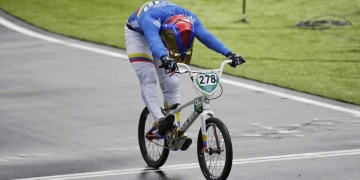 Carlos Ramírez se sube al podio olímpico en el BMX