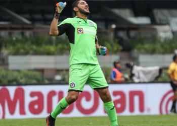 Chuy Corona renovó por dos años más con Cruz Azul