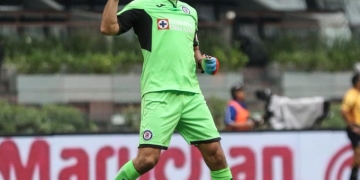 Chuy Corona renovó por dos años más con Cruz Azul