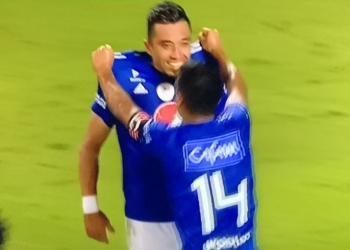 Mackálister Silva: doblete a Nacional y polémico festejo con Fernando Uribe