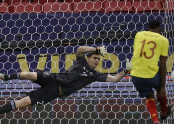 La canción del 'Dibu' Martínez inspirada en Yerry Mina