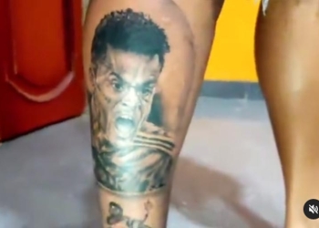 ¡El artista que se tatuó la chilena y el festejo de Luis Díaz!