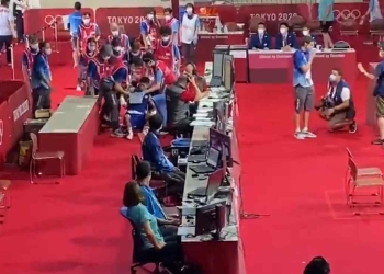 Boxeador japonés que le ganó a Yuberjen Martínez salió en silla de ruedas