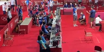 Boxeador japonés que le ganó a Yuberjen Martínez salió en silla de ruedas