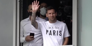 ¡Lionel Messi llegó a París! El argentino llegó con su familia a la capital francesa