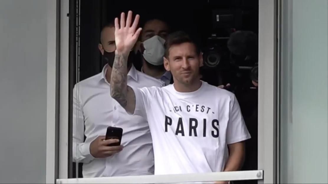 ¡Lionel Messi llegó a París! El argentino llegó con su familia a la capital francesa