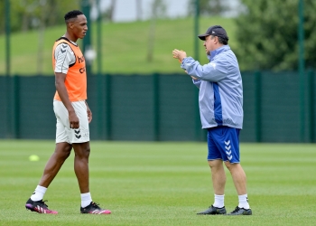 Mina sin DT: Everton destituyó a Rafa Benítez