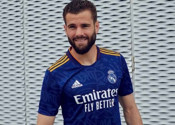 Segundo uniforme adidas del Real Madrid, temporada 2021/2022