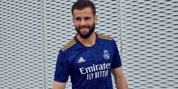 Segundo uniforme adidas del Real Madrid, temporada 2021/2022