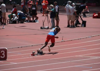 ¡Anthony Zambrano ganó medalla de plata en los 400 metros planos!