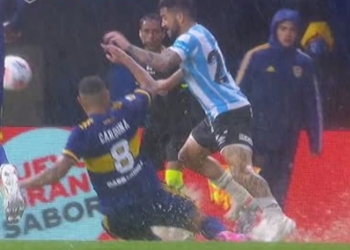 Edwin Cardona: de otro golazo con Boca a la expulsión en 7 minutos