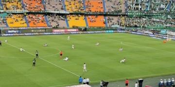 La protesta de Atlético Nacional en el inicio del juego ante Deportivo Cali