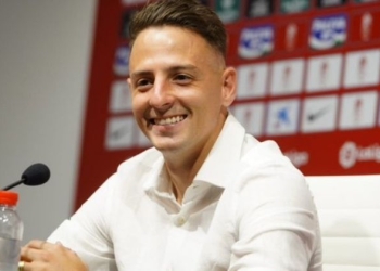 Santiago Arias fue presentado en Granada: "Quiero volver a sentirme como un jugador de élite"