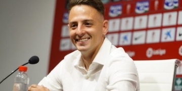 Santiago Arias fue presentado en Granada: "Quiero volver a sentirme como un jugador de élite"