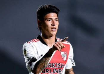 River ganó el Superclásico pero a Carrascal le dieron el acostumbrado 'palo' en Argentina