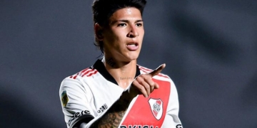 River ganó el Superclásico pero a Carrascal le dieron el acostumbrado 'palo' en Argentina