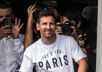 ¡Lionel Messi se muestra con los colores del PSG!
