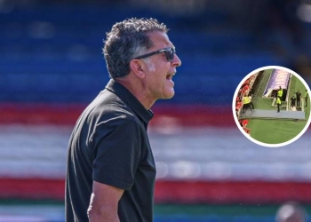 ¡Se querían meter a la cancha! Airados reclamos para Juan Carlos Osorio en el Pascual Guerrero