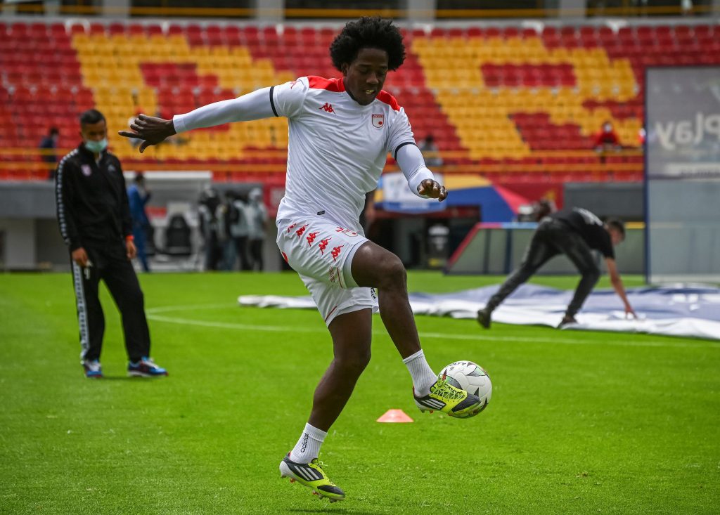 Llegó el debut de Carlos Sánchez con triunfo de Santa Fe sobre Envigado
