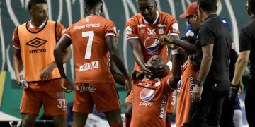 Con exceso de rotación, América se quedó con el clásico liguero