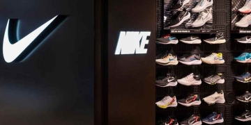 ¿Cuánto dinero ganó Nike en su último año fiscal?