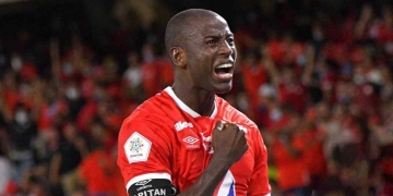 ¿Cuántos goles le faltan a Adrián Ramos para ser el máximo goleador del clásico?