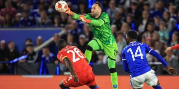 David Ospina, titular en el empate de Napoli ante Leicester en Europa League