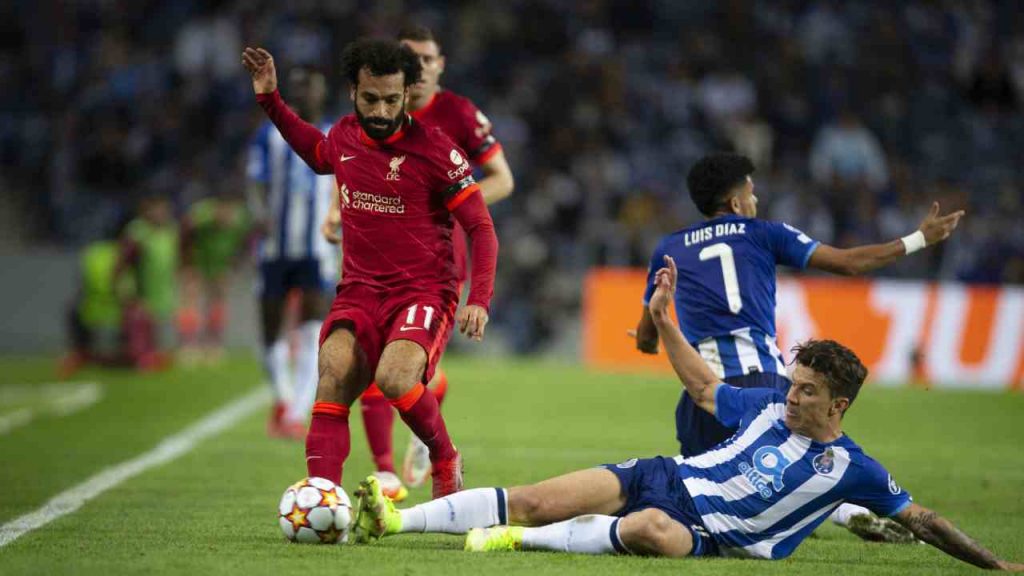 Duro partido de Uribe y Díaz en el Porto - Liverpool