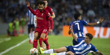 Duro partido de Uribe y Díaz en el Porto - Liverpool