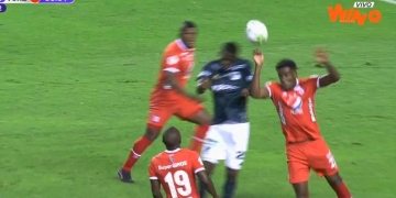 Jorge Segura y su inocente mano - penal en el clásico