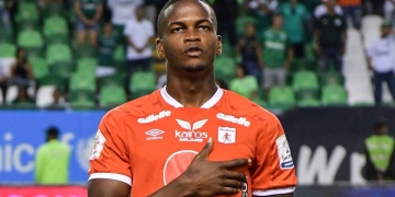 Larry Angulo y las tres posiciones en las que jugó en su debut