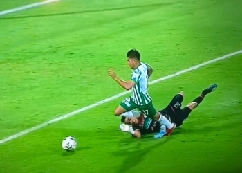 ¿Si era penal sobre Yeison Guzmán para Atlético Nacional ante Deportivo Pasto?