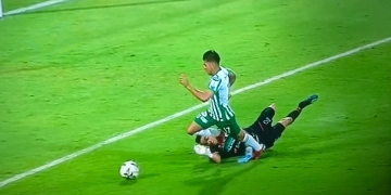 ¿Si era penal sobre Yeison Guzmán para Atlético Nacional ante Deportivo Pasto?