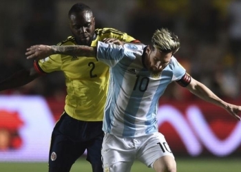 Éder Álvarez Balanta: "Me gustaría volver a la Selección y jugar como volante central"