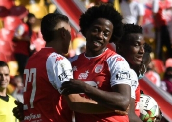 Carlos Sánchez tras debutar en el FPC con Santa Fe: "Es un orgullo jugar en mi tierra"