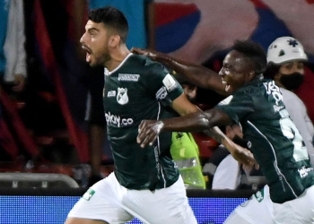 Gastón Rodríguez: doblete y la seña en el festejo en el Atanasio