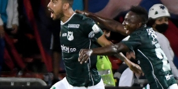 Gastón Rodríguez: doblete y la seña en el festejo en el Atanasio