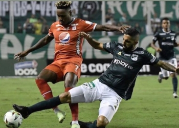 El posteo de Menosse con emojis y foto enfrentando a Gustavo Torres