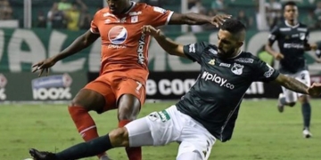 El posteo de Menosse con emojis y foto enfrentando a Gustavo Torres