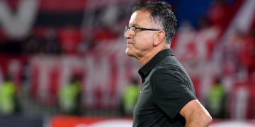 Osorio arremete contra el árbitro tras caída de América